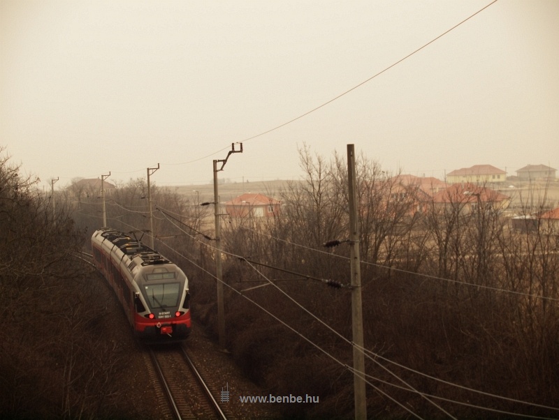 Azért a TRAXX-vadászat mellett igyekeztem a vonali FLIRT-fotó gyűjteményem is gyarapítani, ne csak a Déliből legyenek fotók, mert a kép 5341 022-1 Márkó és Veszprém között fotó