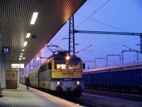 The V43 3312 at Budapest-Kelenföld with the Euronight train Venezia to Venice, Santa Lucia over Zagreb and Villa Opicina