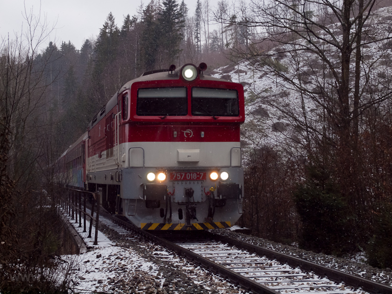 A ŽSSK 757 018-7 Dolny Harmanec s Olmnyfalva kztt fot