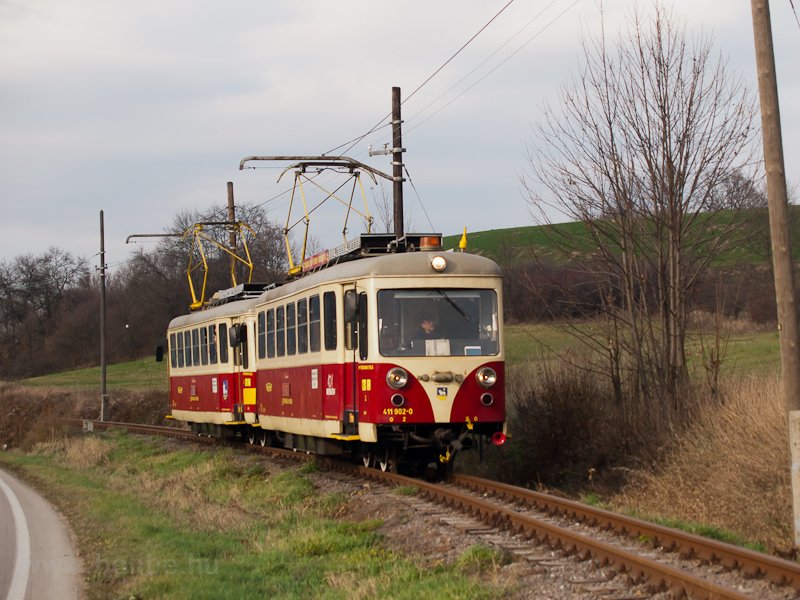 A TREŽ 411 902-0 Kanovna s Trencsnteplicz Laktelep kztt fot