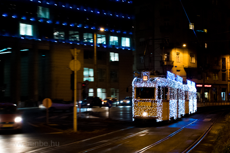 Holiday tram on line 2 in B picture