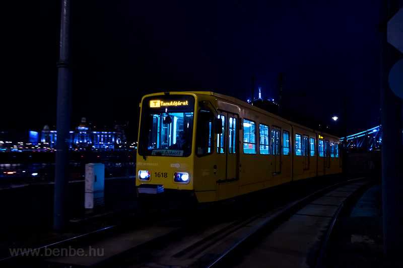 Learner tram near the Bálna picture