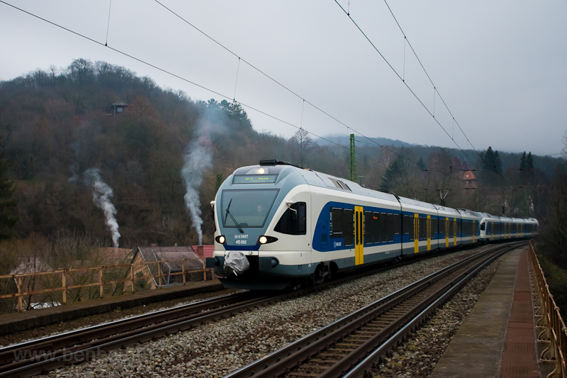 The MV-START 415 092 seen between Dmsi tkels and Zebegny photo