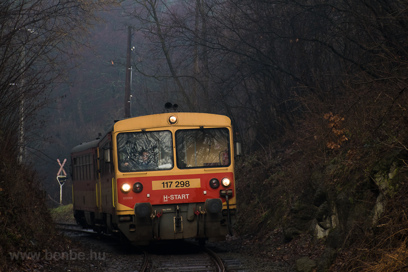 The MV-START 117 298 seen between Magyarkt and Magyarkt-Verőce photo