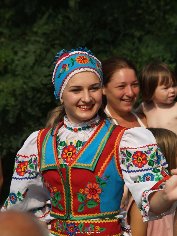 Folk dance show at Alsremete (Шаланки) photo