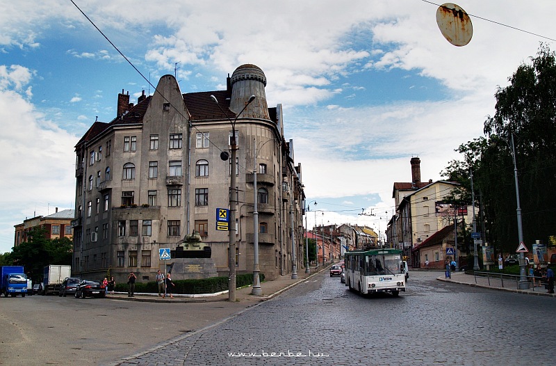 An O-bus and a tank at Chernovci photo