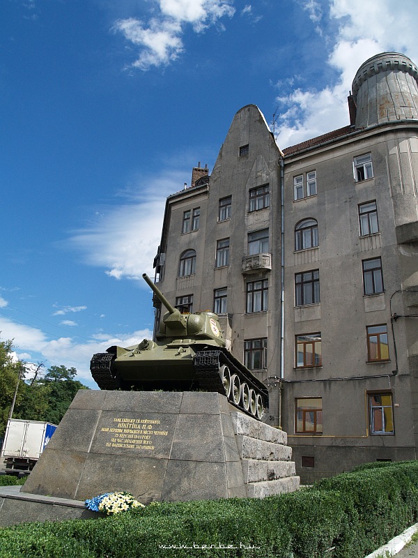 Tank Csernovicban fot
