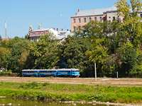 The UZ TU2 098 seen between Молодежная and Парк on the Uzh river enbankment