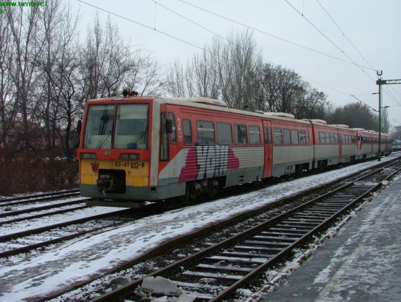 Ez az Usgyi az első, amin egyedi ajtónyitás van. kép 63-41 013-8 Szegeden fotó