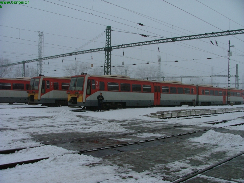 Sprinters at Bkscsaba station photo