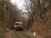 The Bzmot 406 at Bnvlgye Encampments stop, in the cuttings