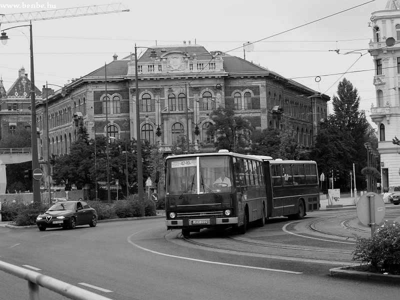 Ik284 kép Villamospótló a Gellért téren fotó
