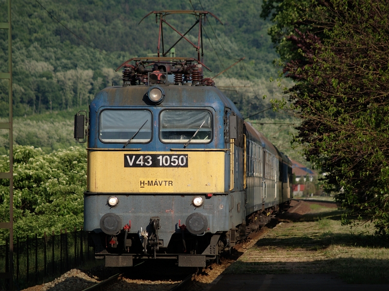 V43 1050 Máriabesnyőnél fotó