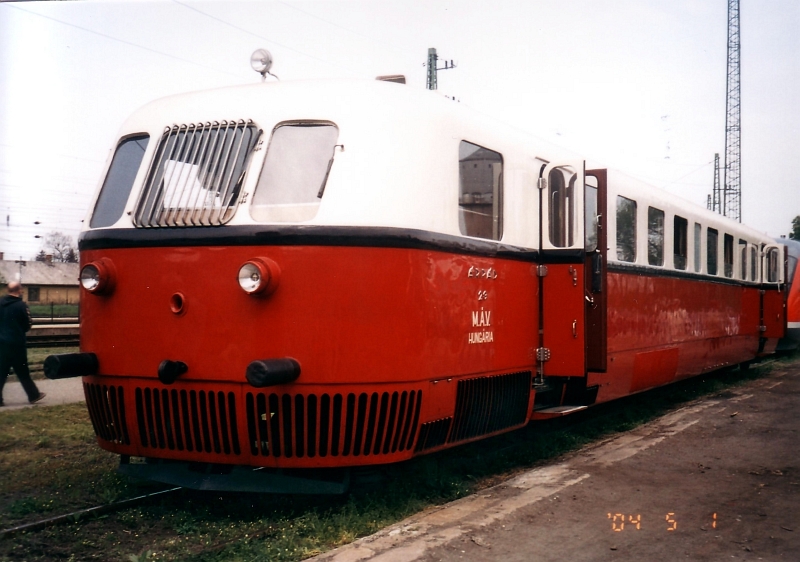 The rpd fast diesel railcar at Hatvan photo