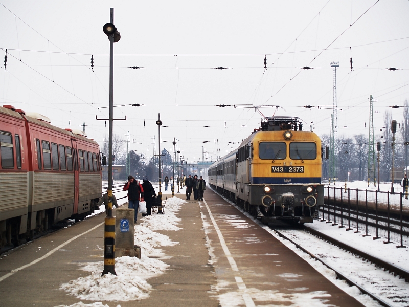 V43 2373 InterCity vonattal fotó