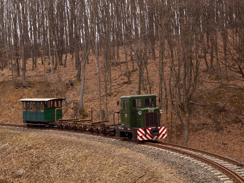 A Nagybrzsnyi Erdei Vast C50 3737 Vetettfű s Fsts forrs kztt a Transzbrzsny nagy szerpentinjn fot