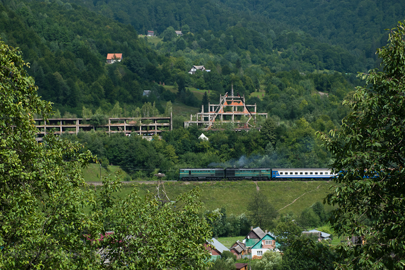 The UZ 2TE10M-2650  seen between Kvasi/Квасы and Svidovetsi/Свидівець photo