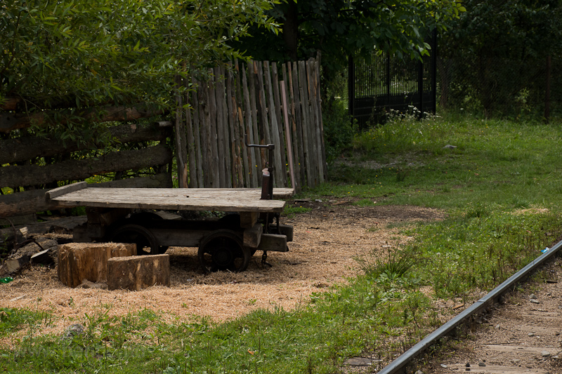 Rolldown wagon used by loca photo