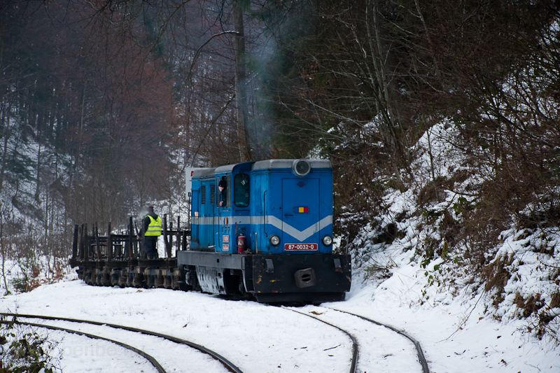 A CFF Viseu de Sus (Felsővisi Erdei Vast, Mocanita Viseu de Sus) 87-0032-0 Novicior megll-rakodhelyen fot