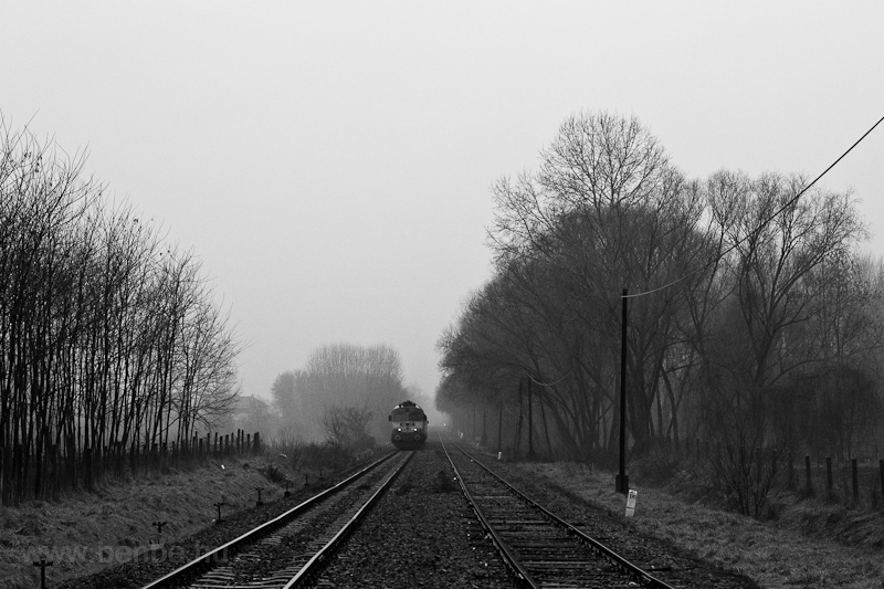 The MV 418 211 seen between Nyrbtor and Nyrbogt photo