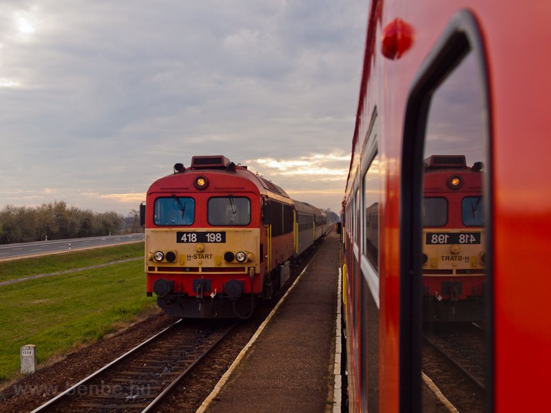 A MV-START 418 198 Hdmezővsrhelyi Npkert llomson fot