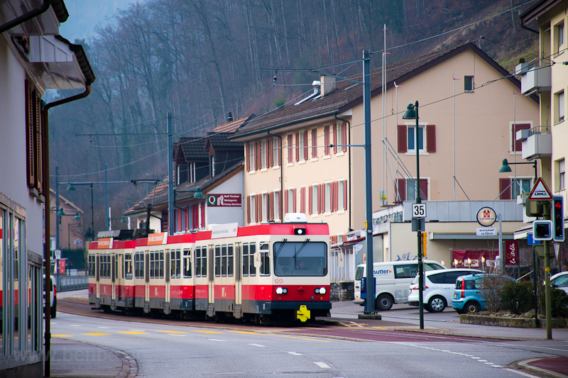 A Waldenburgerbahn Bt 120 Oberdorf megllhelyen fot