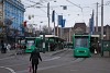 A Basler Verkehrs-Betriebe (BVB) 309 pályaszámú Combino villamosa Basel SBB állomás előtt