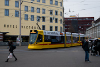 A Baselland-Transport (BLT) Stadler Tango villamosa Basel SBB állomás előtt