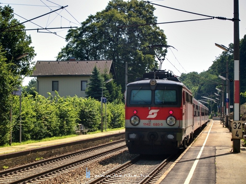 Az ÖBB 1142 685-5 Unter Oberndorfnál fotó