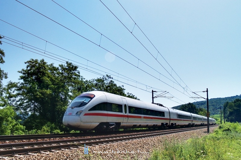 Bregenzbe kzlekedő ICE-T motorvonat a Bcsi Erdőben fot
