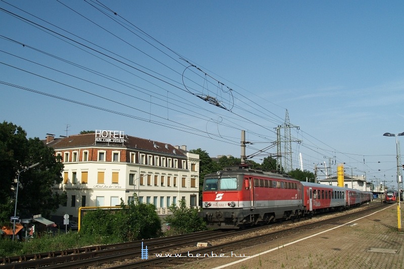 The 1142 632-7 departing from Wien Hütteldorf photo