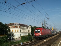 The 1016 044-8 departing from Wien Hütteldorf