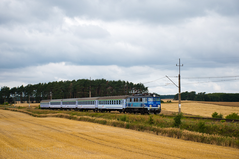 The PKP EP07 1012 seen hauling a flat price TLK75110 fast train between Łęgowo Sulechowskie and Babimost photo