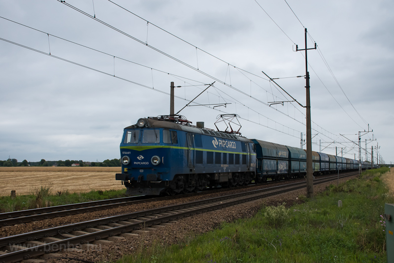 The PKP Cargo ET22 877 seen picture
