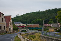 The ČD 705 913-2 seen between Tremesn v Slezsku and Liptan