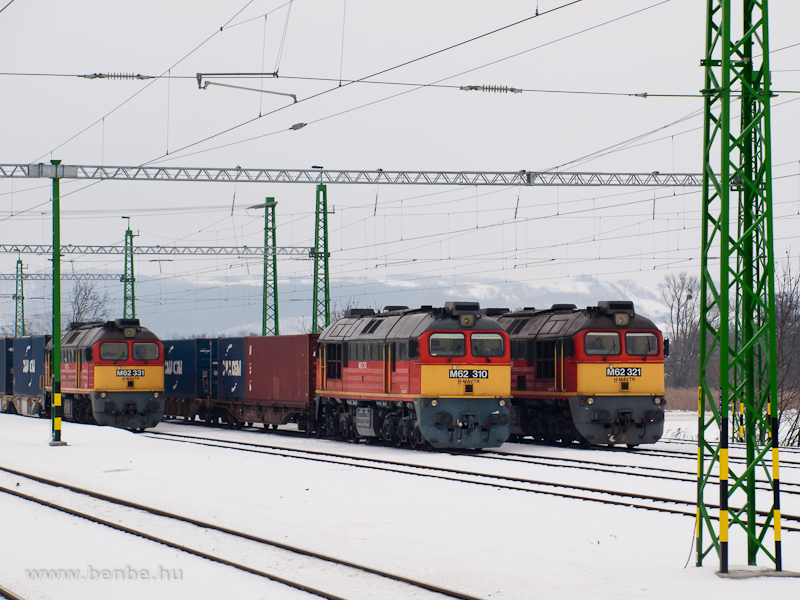 The M62 331, M62 310 and M62 321 at Zalaszentiván station photo