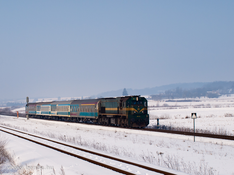 The SŽ 664 119 nicknamed Raegen at Hodoš with fast train Citadella photo