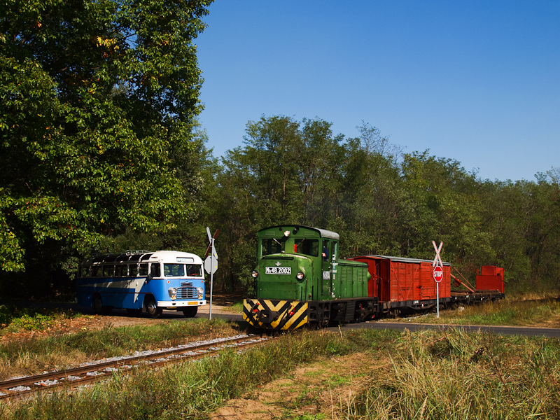 The Mk48,2002 is hauling a freight train between Martinka and Erdszlak photo
