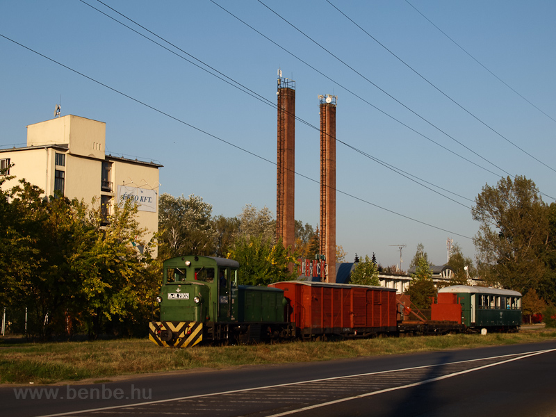 The Mk48,2002 is hauling a mixed passenger/freight train near Fancsika photo