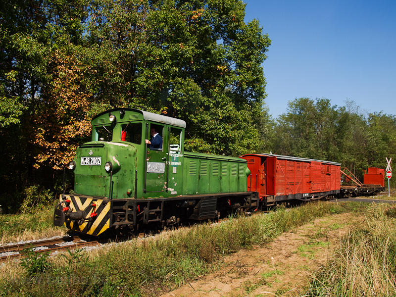 The Mk48,2002 is hauling a freight train between Martinka and Erdszlak photo