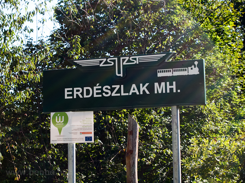 Erdszlak llomsnv-tblja az elmaradhatatlan Szchenyi-terves tjkoztatval fot